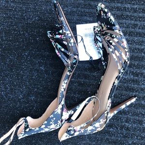 High heel shoes never worn